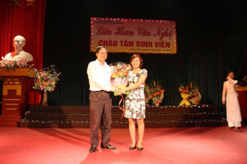 Lien hoan van nghe Chao Tan Sinh vien nam hoc 2011 – 2012