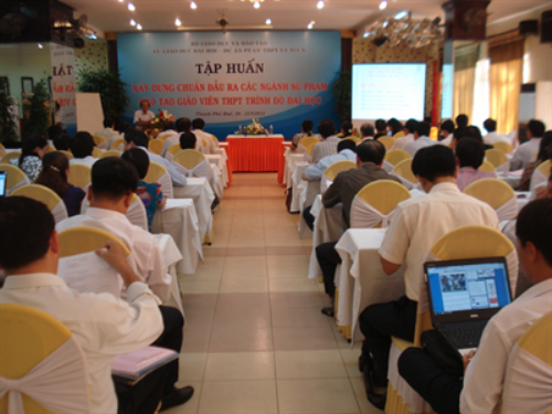 Truong Dai hoc Hung Vuong tham gia tap huan “Xay dung chuan dau ra cac nganh dao tao GV THPT trinh do dai hoc”