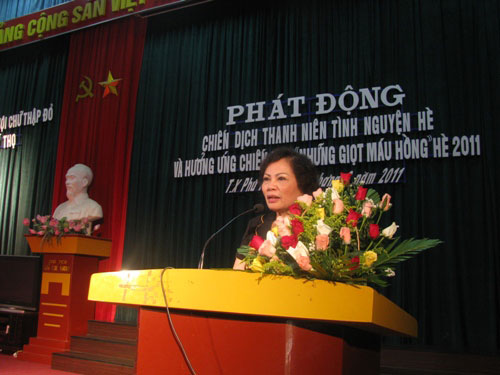 Le phat dong chien dich thanh nien tinh nguyen he 2011 va huong ung phong trao “Nhung giot mau hong nam 2011”