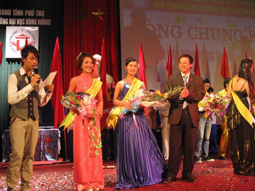 Sinh vien Hung Vuong tai nang, thanh lich nam 2010