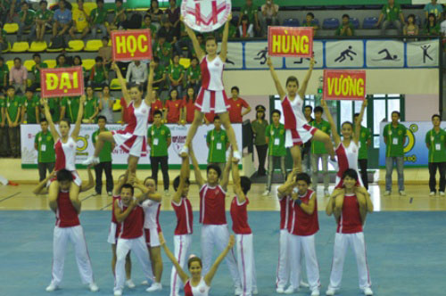 Tham gia Giai Sinh vien Van The My (U-LEAGUE 2011) Dai hoc Hung Vuong tu tin, chien thang