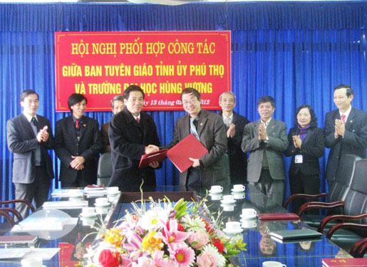 Hoi nghi phoi hop cong tac giua Ban Tuyen giao Tinh uy Phu Tho va Truong Dai hoc Hung Vuong