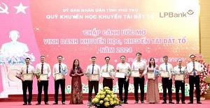 Giang vien va sinh vien HVU duoc vinh danh tai chuong trinh “Chap canh uoc mo vinh danh khuyen hoc, khuyen tai dat To” nam 2024 (VINH DANH CAC GV HUONG DAN VA SINH VIEN DAT GIAI CAP QUOC GIA)