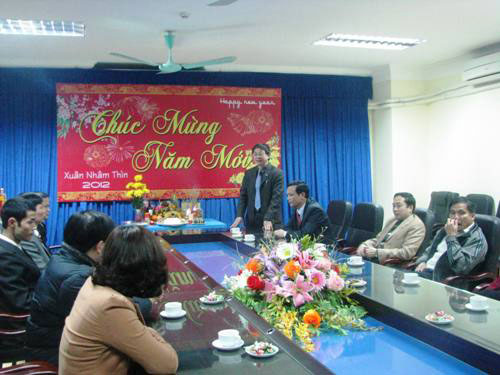 Truong Dai hoc Hung Vuong don Xuan Nham Thin 2012