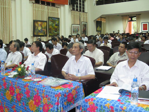 To chuc hoi thao “Doi moi phuong phap day hoc phu hop voi phuong thuc dao tao theo hoc che tin chi” 