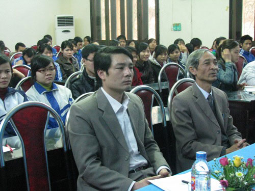 Doan thanh nien to chuc Le khoi dong Nam thanh nien va phat dong Thang thanh nien nam 2011