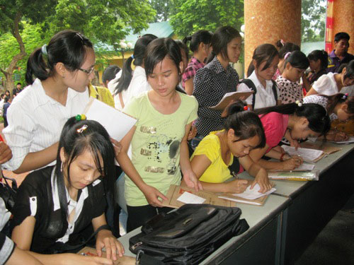 Truong Dai hoc Hung Vuong don Tan Sinh vien K9