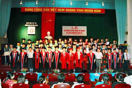 Le Be giang va phat bang tot nghiep Dai hoc, Cao dang he chinh quy nam 2011