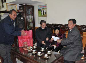 Truong Dai hoc Hung Vuong huong ung chuong trinh “Tet vi nguoi ngheo” Xuan Binh Than nam 2016 tren dia ban tinh Phu Tho