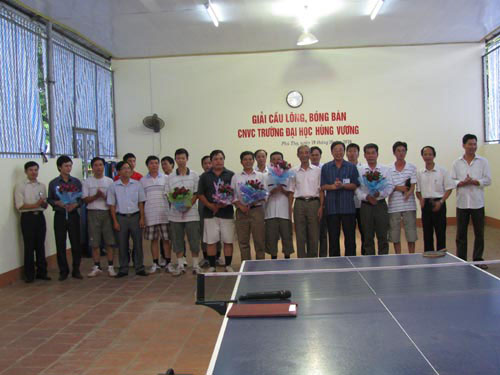 Giai cau long, bong ban CNVC truong Dai hoc Hung Vuong