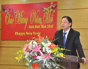 Truong Dai hoc Hung Vuong to chuc gap mat dau xuan va Tet trong cay nam 2016