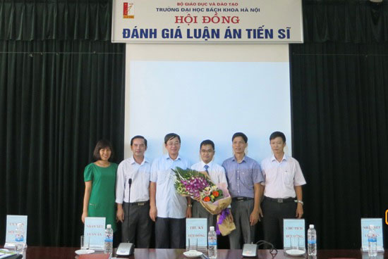 Truoc them nam hoc moi, Truong Dai hoc Hung Vuong co them 02 nghien cuu sinh bao ve thanh cong luan an Tien si 