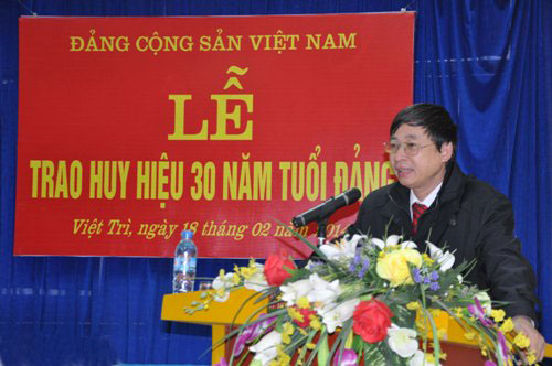 Le trao tang huy hieu 30 nam tuoi Dang
