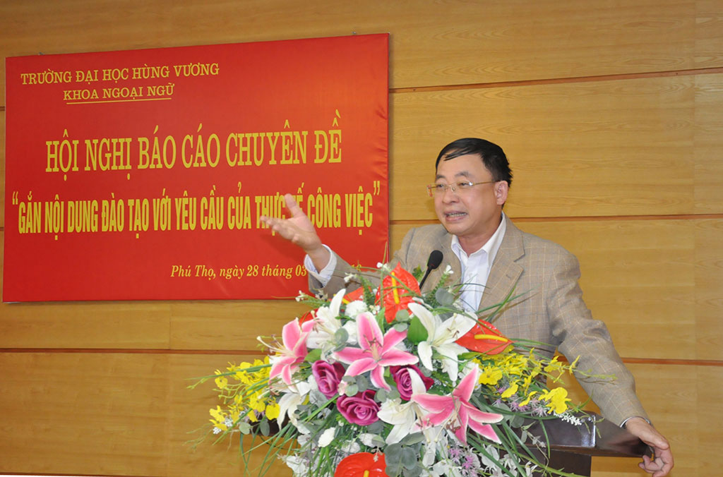 Khoa Ngoai ngu to chuc Hoi nghi bao cao chuyen de “Gan noi dung dao tao voi yeu cau cua thuc te cong viec”