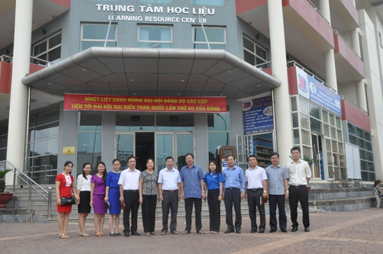 Doan can bo, giang vien cua Truong Dai hoc Hung Vuong giao luu, hoc tap kinh nghiem tai mot so truong DH, CD tren dia ban tinh Thai Nguyen