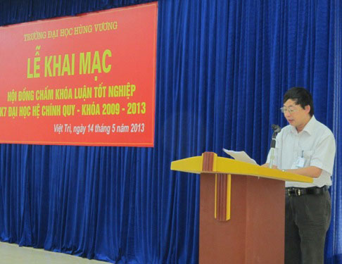 Khai mac Hoi dong cham khoa luan tot nghiep nam 2013