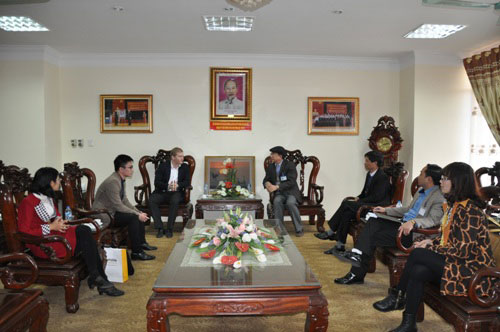 Truong Dai hoc Hung Vuong lam viec voi Cong ty Noble Solutions
