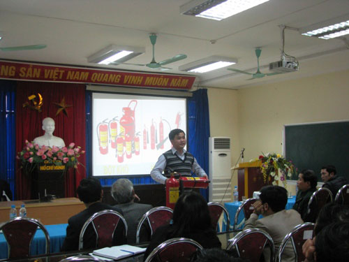 Tap huan phong chay chua chay cho Can bo, Giang vien, Cong nhan vien nha truong