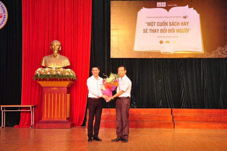 Truong Dai hoc Hung Vuong phoi hop to chuc chuong trinh “Mot cuon sach hay se thay doi doi nguoi”