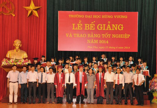 Truong Dai hoc Hung Vuong: Le Be giang va trao bang tot nghiep Dai hoc, Cao dang he chinh quy nam 2014