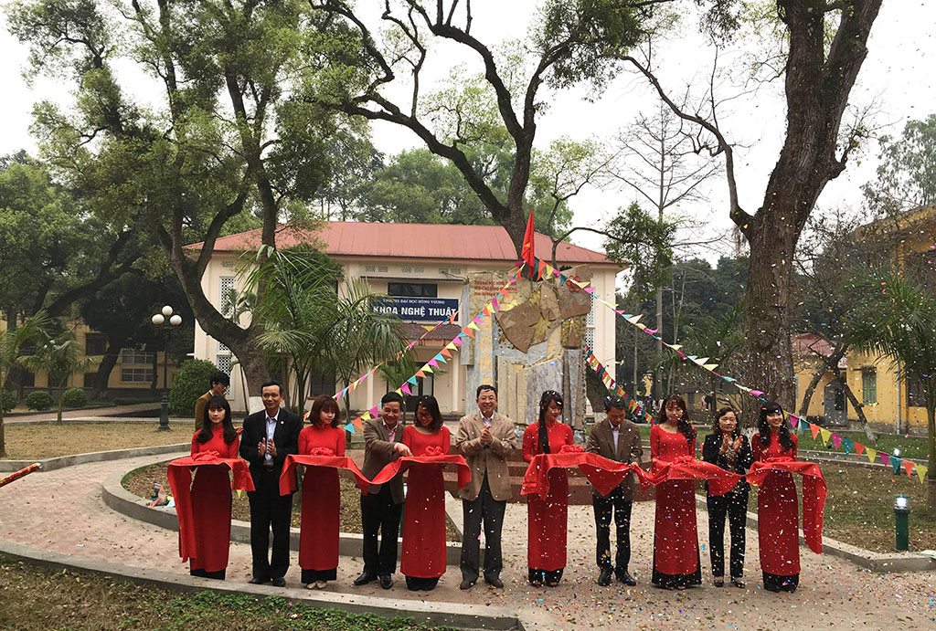 Truong Dai hoc Hung Vuong to chuc khanh thanh bieu tuong truyen thong