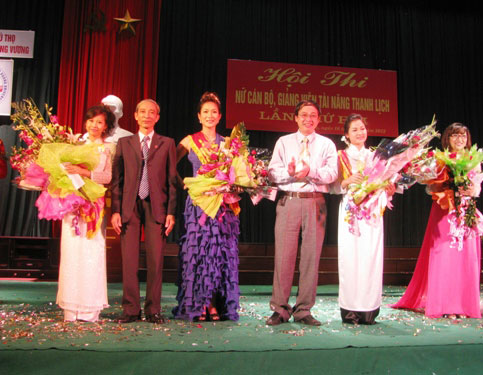 Hoi thi “Nu can bo, giang vien tai nang thanh lich” chao mung ky niem ngay Nha giao Viet Nam 20 - 11