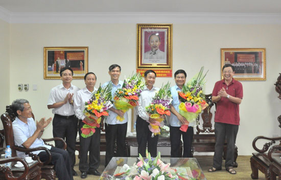 Dang uy Truong Dai hoc Hung Vuong to chuc gap mat, chia tay dong chi Le Van Lap – Bi Thu Dang uy Khoi cac co quan tinh khoa XVII, nhiem ky 2010-2015