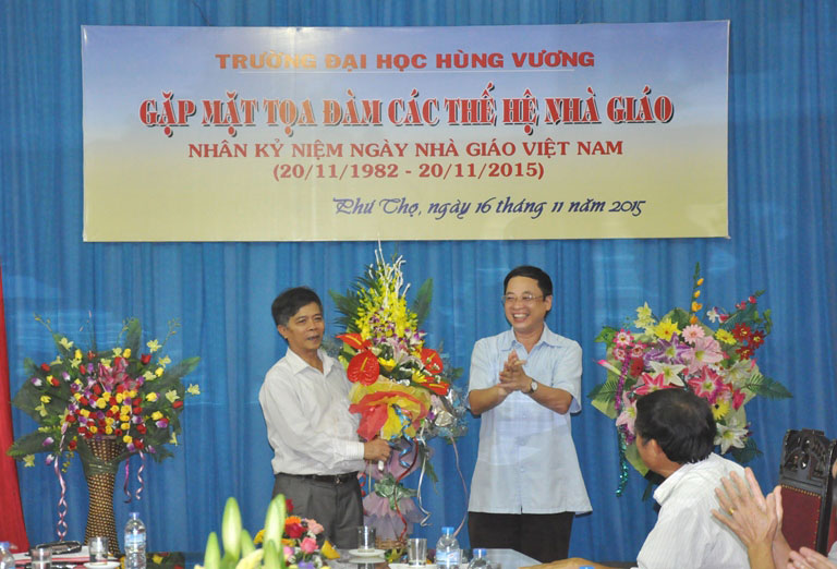 Truong Dai hoc Hung Vuong to chuc Gap mat toa dam cac the he nha giao nhan ky niem Ngay Nha giao Viet Nam 20/11