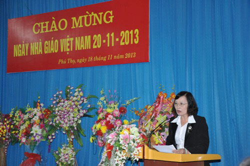 Gap mat nhan ngay Ngay Nha giao Viet Nam 20/11