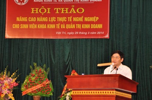 Hoi thao Nang cao nang luc thuc te nghe nghiep cho sinh vien Khoa Kinh te va Quan tri kinh doanh