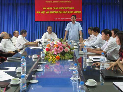 Truong Dai hoc Hung Vuong lam viec voi Hoi Khoa hoc Ky thuat Chan nuoi Viet Nam