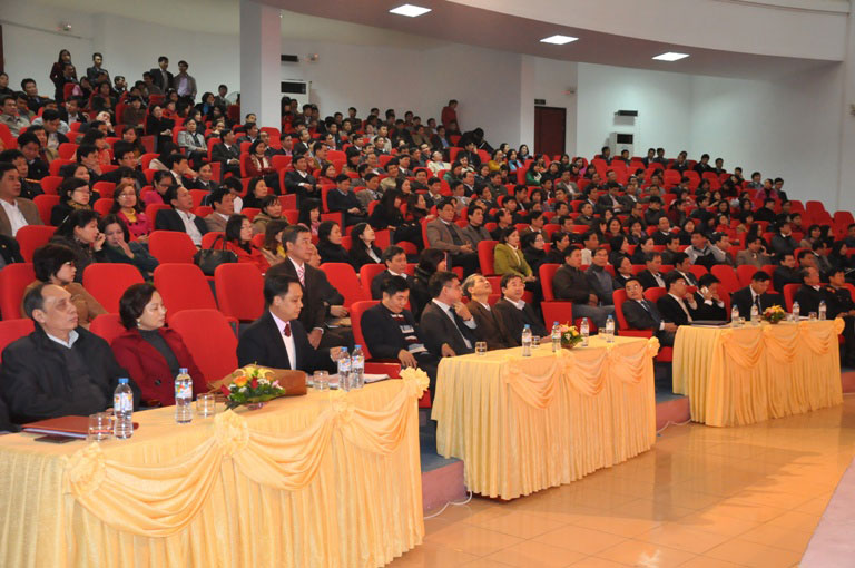 Dang uy Khoi cac co quan tinh Phu Tho phoi hop voi Truong Dai hoc Hung Vuong to chuc Hoi nghi thong tin thoi su nam 2015
