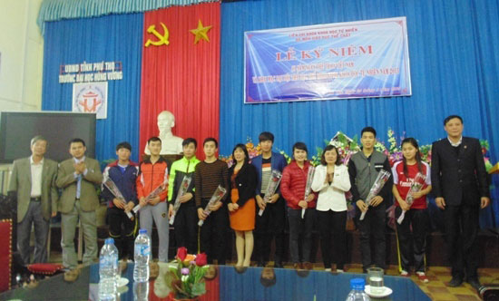 Khoa Khoa hoc Tu nhien to chuc thanh cong “Le mit tinh ky niem 69 nam ngay The thao Viet Nam va Dai hoi The duc the thao nam 2015”.