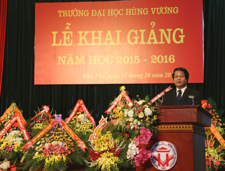 Truong Dai hoc Hung Vuong tung bung to chuc Le Khai giang nam hoc moi 2015-2016