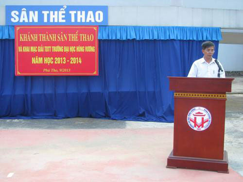 San the thao – Cong trinh cua Cong doan Truong Dai hoc Hung Vuong chao mung Le ki niem 10 nam dao tao dai hoc