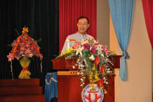 Truong Dai hoc Hung Vuong to chuc Lop boi duong ky nang thuyet trinh va giao tiep cho CBGV tre va sinh vien nha truong