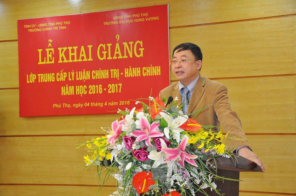 Truong Dai hoc Hung Vuong phoi hop voi Truong Chinh tri Tinh Phu Tho to chuc Le khai giang lop Trung cap ly luan chinh tri - hanh chinh nam hoc 2016 – 2017