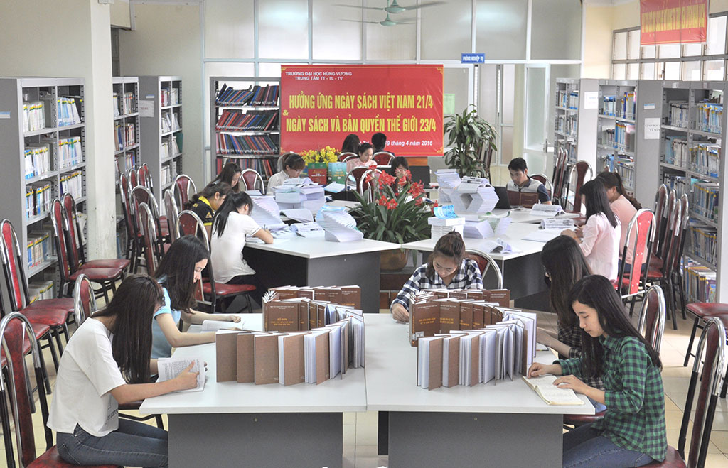Truong Dai hoc Hung Vuong to chuc chuong trinh Ngay hoi doc sach huong ung Ngay Sach Viet Nam 21/4 & Ngay sach va ban quyen the gioi 23/4