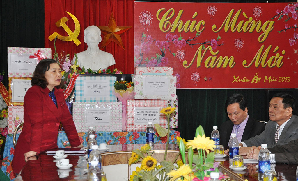 Truong Dai hoc Hung Vuong huong ung chuong trinh “Tet vi nguoi ngheo” Xuan At Mui nam 2015 tren dia ban tinh Phu Tho