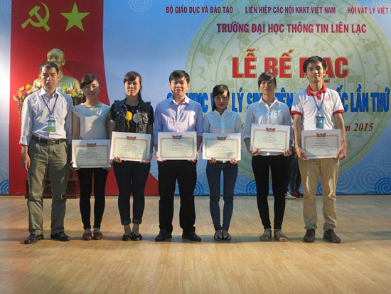 Doi tuyen Olympic Vat ly Truong Dai hoc Hung Vuong dat giai nhi toan doan trong Ky thi Olympic Vat ly sinh vien toan quoc lan thu 18