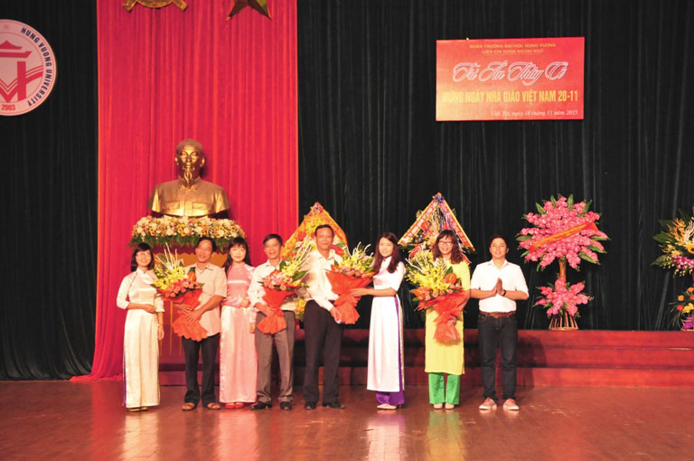 Truong Dai hoc Hung Vuong to chuc nhieu hoat dong ky niem ngay Nha giao Viet Nam 20/11