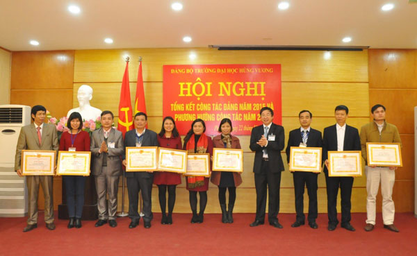Dang bo Truong Dai hoc Hung Vuong to chuc Hoi nghi tong ket cong tac Dang nam 2015 va phuong huong cong tac nam 2016