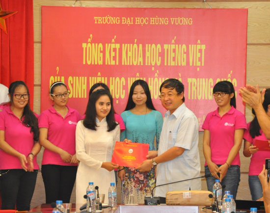 Truong Dai hoc Hung Vuong to chuc tong ket khoa tieng Viet cua sinh vien Hoc vien Hong Ha – Trung Quoc