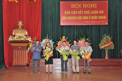 Truong Dai hoc Hung Vuong to chuc thanh cong Hoi nghi Bao cao ket qua luan an cua nghien cuu sinh o nuoc ngoai