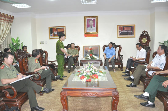 Doan cong tac Bo Cong an lam viec voi Truong Dai hoc Hung Vuong