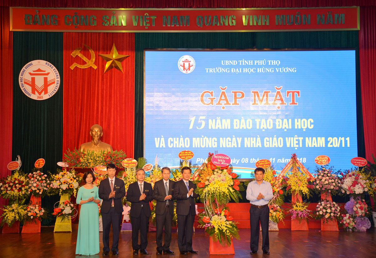 Truong Dai hoc Hung Vuong long trong to chuc gap mat 15 nam dao tao dai hoc va chao mung ngay Nha giao Viet Nam 20/11