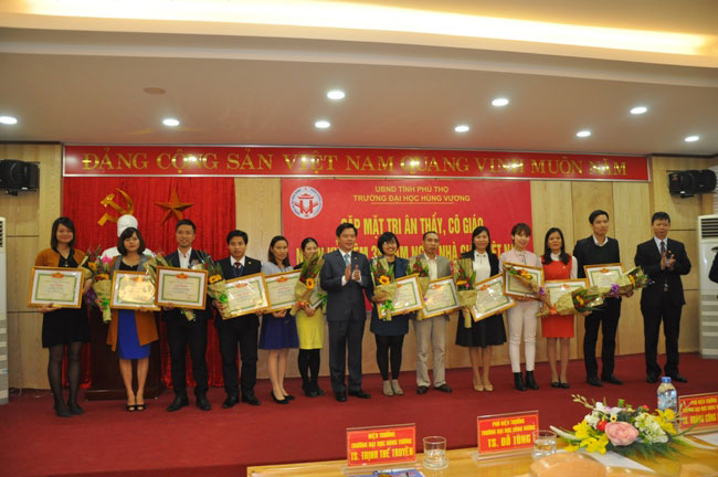Truong Dai hoc Hung Vuong soi noi to chuc chuoi hoat dong ky niem ngay Nha giao Viet Nam 20/11