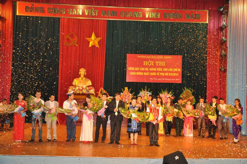 Soi noi Hoi thi Tieng hat can bo, giang vien, cong nhan vien lan thu III chao mung ngay Quoc te phu nu 8/3