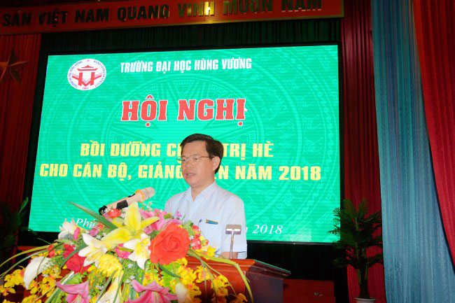 Hoi nghi boi duong chinh tri he nam 2018 cho can bo, giang vien va cong nhan vien Truong Dai hoc Hung Vuong