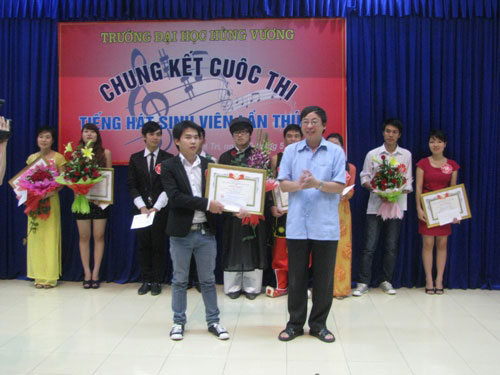 An tuong chung ket cuoc thi Tieng hat sinh vien 2013 tai co so Viet Tri